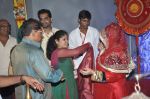 Dolly Bindra offer prayers to Andheri Cha Raja in Mumbai on 12th Sept 2013 (80).JPG